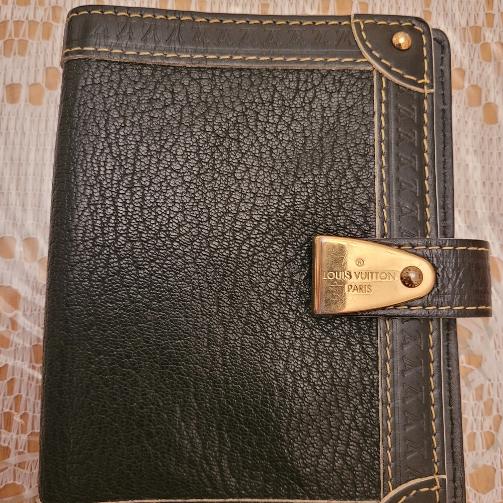 Rare 100% authetic Louis Vuitton black gold notebook epi Suhali agenda